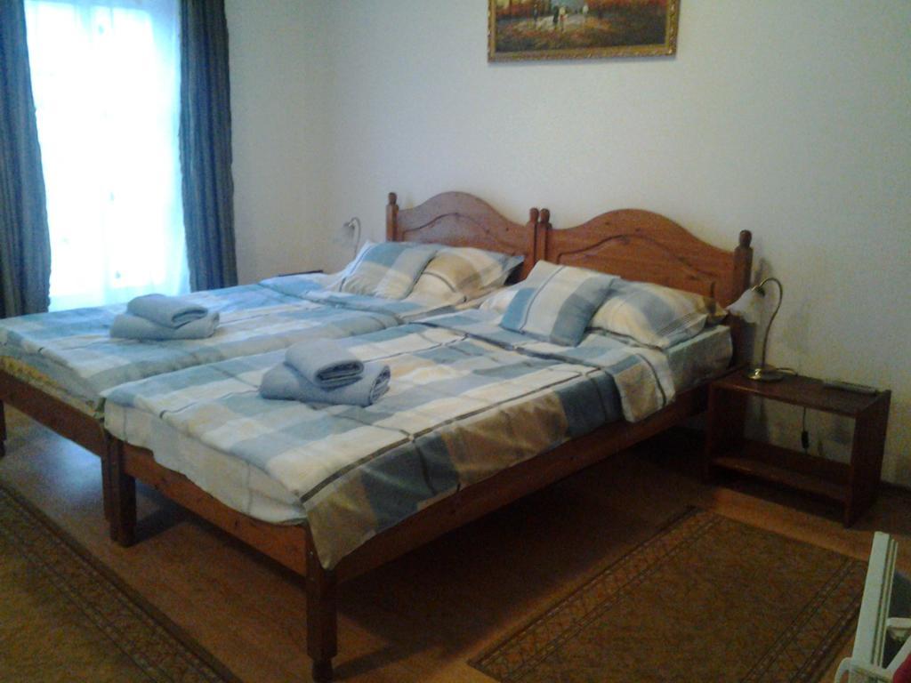 Bed and Breakfast Retro Panzio Pécs Zewnętrze zdjęcie