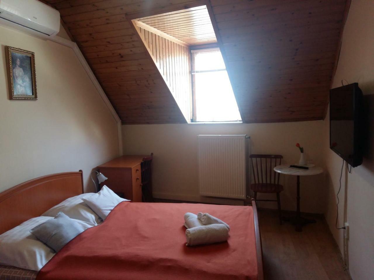 Bed and Breakfast Retro Panzio Pécs Zewnętrze zdjęcie