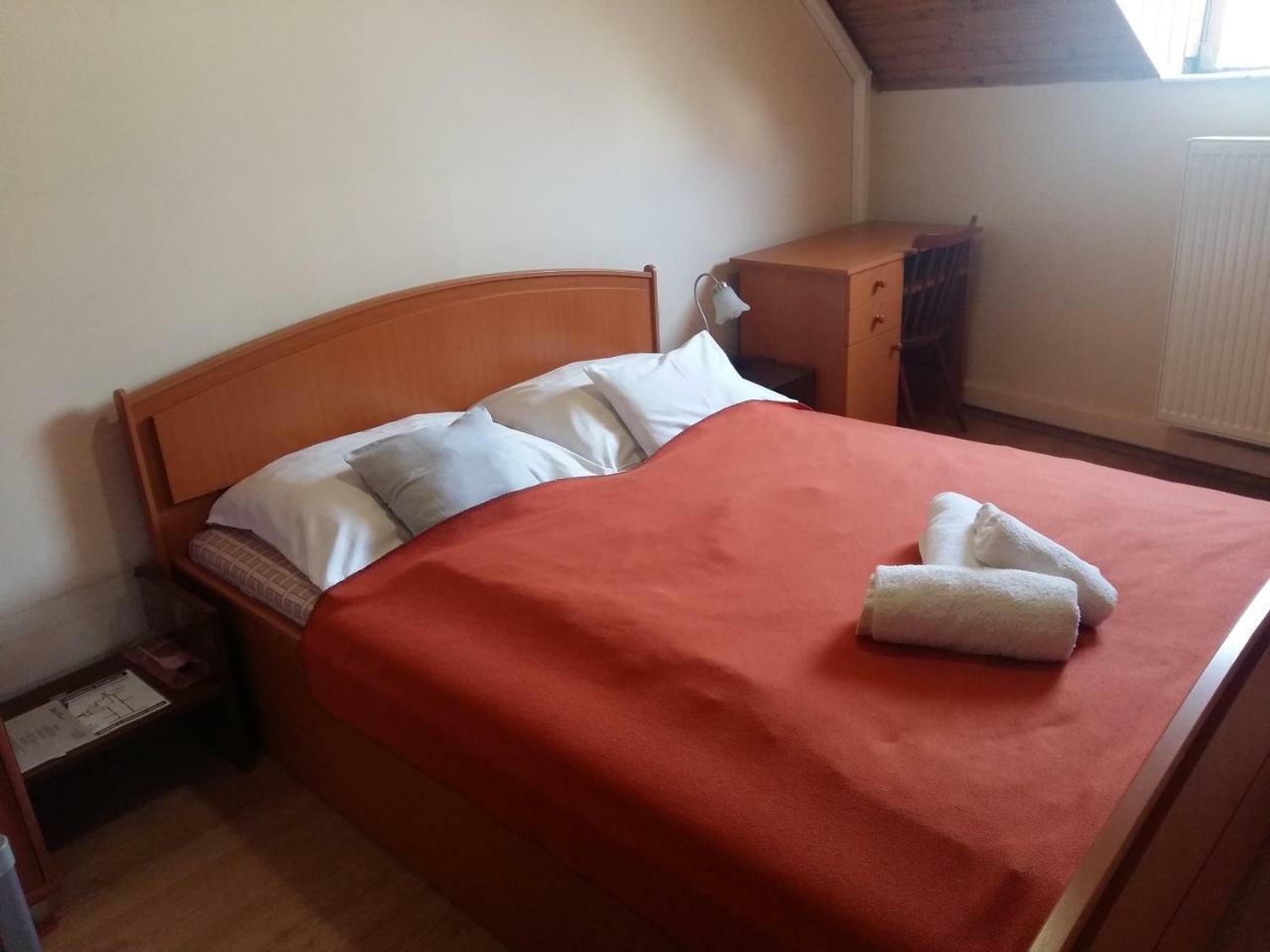 Bed and Breakfast Retro Panzio Pécs Zewnętrze zdjęcie