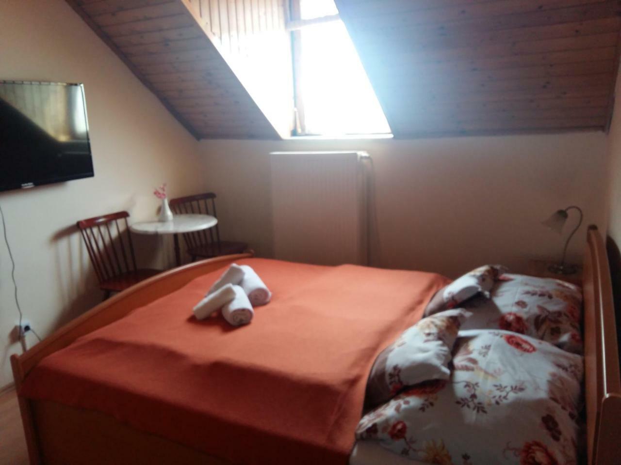 Bed and Breakfast Retro Panzio Pécs Zewnętrze zdjęcie